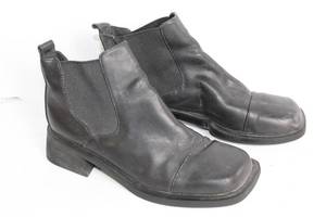 lot 386 image: Pair of Black Leather Ursula Ankle Boots Size 6.5M