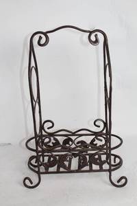lot 387 image: Rustic Wrought Iron Wine Bottle Holder