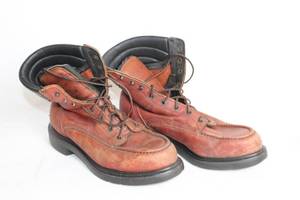 lot 422 image: Pair of Red Wing 402 Leather Work Boots, Size 8.5