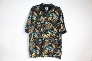lot 445 image: Cutter & Buck XL Tropical Parrot Short Sleeve Shirt