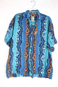 lot 462 image: Pineapple Moon XL Hawaiian Shirt with Floral and Wave Pattern