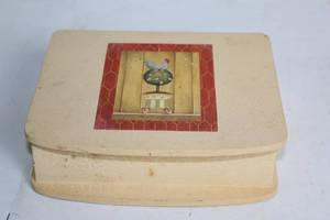 lot 498 image: Decorative Note Card Set Box with Rooster Design