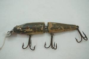lot 3 image: Vintage CCBCO Glass Eyed Pikie, jointed Fishing Lure