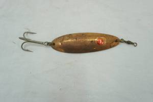 lot 25 image: Vintage Johnsons gold 2.25 Wiggler Wobble Spoon