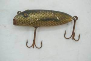 lot 39 image: Vintage South Bend Bass-Oreno wooden fishing lure