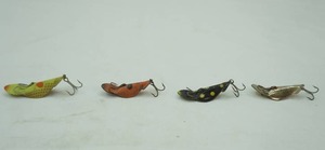 lot 74 image: Vintage Spoonplug Lures 4ct