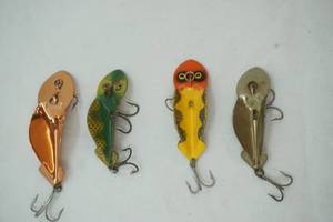 lot 80 image: Vintage Spoonplug Lures 4ct