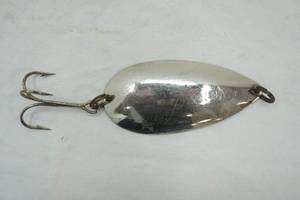 lot 110 image: Vintage Pflueger 7 spoon lure
