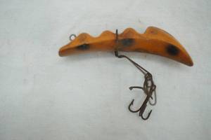lot 148 image: Vintage Fishing Lure (lazy ike type)