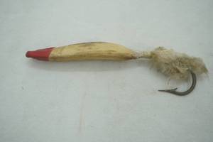 lot 207 image: Vintage large fish hook lure- heavy