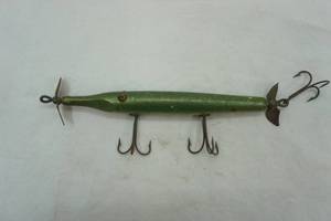 lot 214 image: Vintage Creek Chub Gar Minnow Fishing Lure