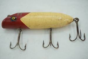 lot 281 image: Vintage wooden South Bend Bass-Oreno Fishing Lure