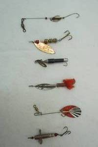 lot 308 image: Vintage spinner bait lures
