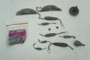 lot 312 image: Vintage sinkers & weights