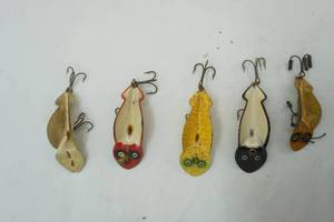 lot 318 image: Vintage Spoonplug Lure Lot 5ct