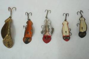 lot 319 image: Vintage Spoonplug Lure Lot 5ct