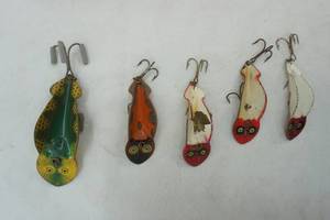 lot 321 image: Vintage Spoonplug Lure Lot 5ct