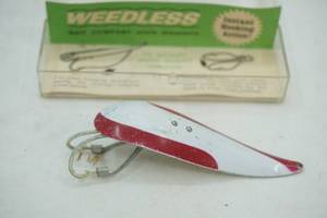 lot 332 image: Vintage Weedless Bait Co. Aitkin MN