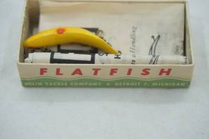 lot 335 image: Vintage Helins Flatfish F6