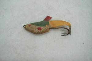 lot 356 image: Vintage VIVIF Rubber Minnow