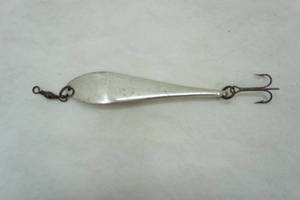 lot 419 image: Vintage silver minnow type lure