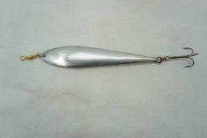 lot 420 image: Vintage silver minnow type lure