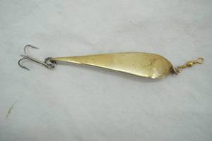 lot 421 image: Vintage silver minnow type lure