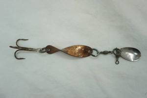 lot 427 image: Vintage metal spinner fishing lure