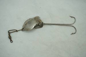 lot 434 image: Vintage Pflueger 4 spinner spoon lure