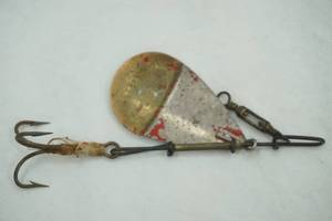 lot 439 image: AntiqueVintage Pflueger spinner spoon lure