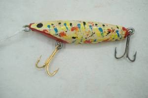 lot 448 image: Vintage wooden fishing lure, unique paint