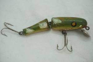 lot 452 image: Vintage Creek Chub wooden jointed minnow