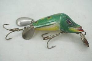 lot 453 image: Vintage frogriver runt type fishing lure