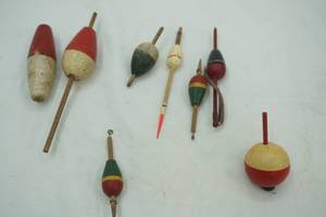 lot 484 image: Vintage wooden bobbers