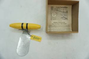 lot 512 image: Vintage Kissich FISH-FINDER with directions in box