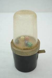 lot 520 image: Vintage Automatic Dice RollerDice Popper 1960s