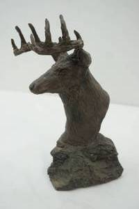 lot 521 image: Deer head sculpture 10x5.5
