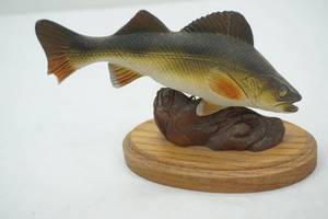 lot 527 image: Bass Decor 5x 6