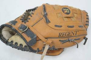 lot 531 image: Regent 10 kids baseball glove