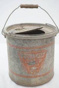 lot 549 image: AntiqueVintage Galvanized Minnow Bucket