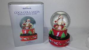 lot 686 image: Coca-Cola, Coke Santa Musical Snow Globe.