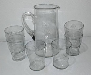 lot 533 image: Vintage Beautiful Sevron Starfire Pitcher and Glasses (6)
