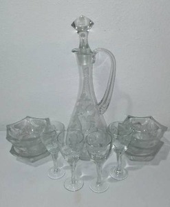 lot 534 image: Toscany Floral Etched Decanter Set and Vintage Finger Bowls (6)