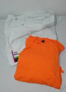 lot 578 image: New Ladies Jeans (wht, Sz 17) and Shirt (2XL)