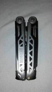 lot 615 image: Gerber Dual Force Multi Tool