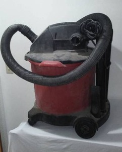 lot 673 image: Craftsman 16 gal. Shopvac