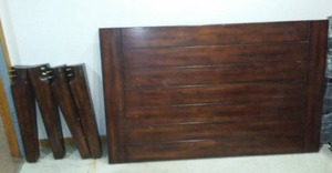 lot 698 image: Heavy  Dining Room Set. Table and Chairs (4)