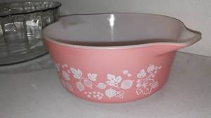 lot 692 image: Vintage Pyrex and More (11)