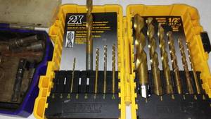 lot 717 image: Dewalt Drill bits and Drill bit Tips.