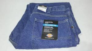 lot 734 image: NEW Dickies Relaxed Fit Carpenter Jeans 33x30.